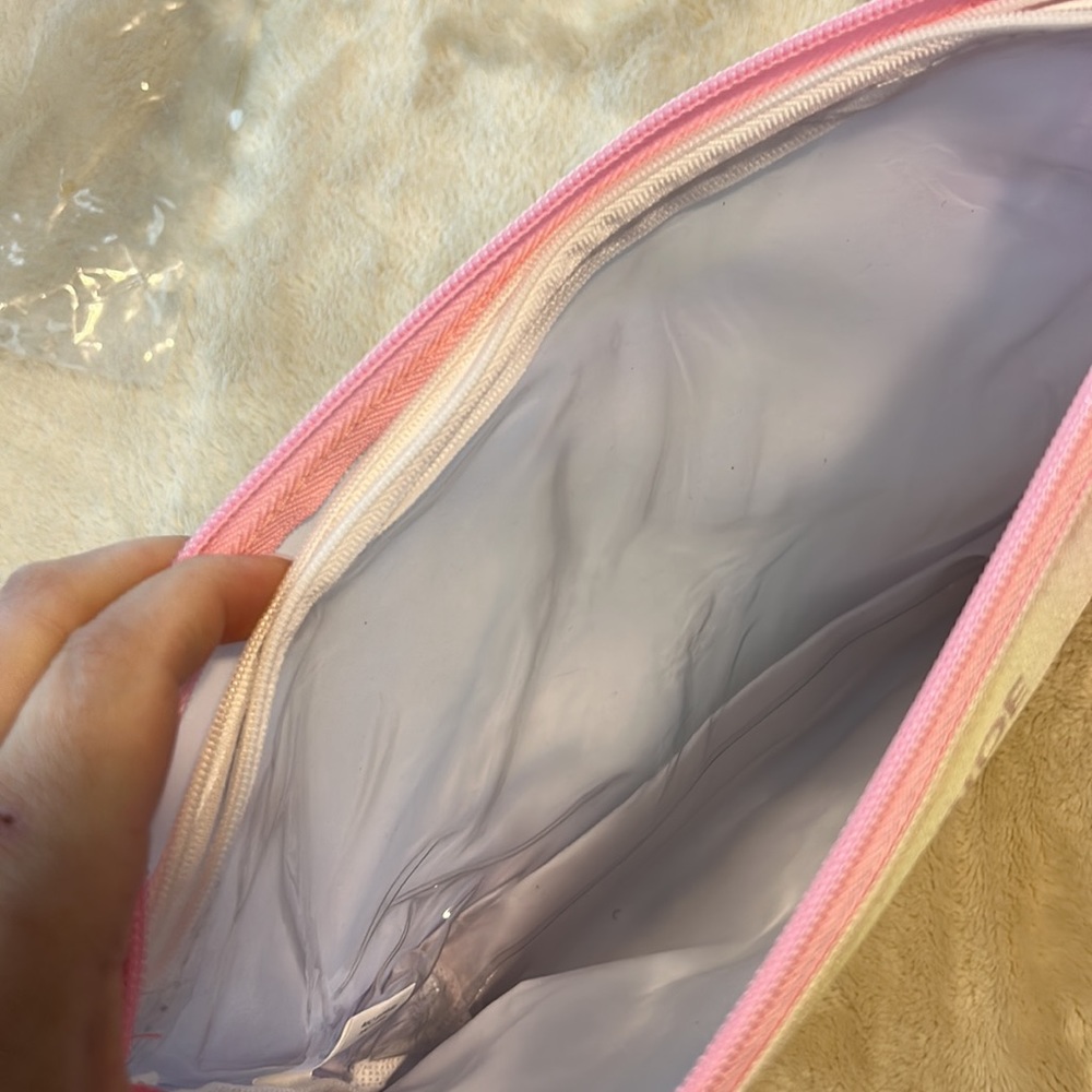 Water Resistant Pouch - Picture 5 of 6